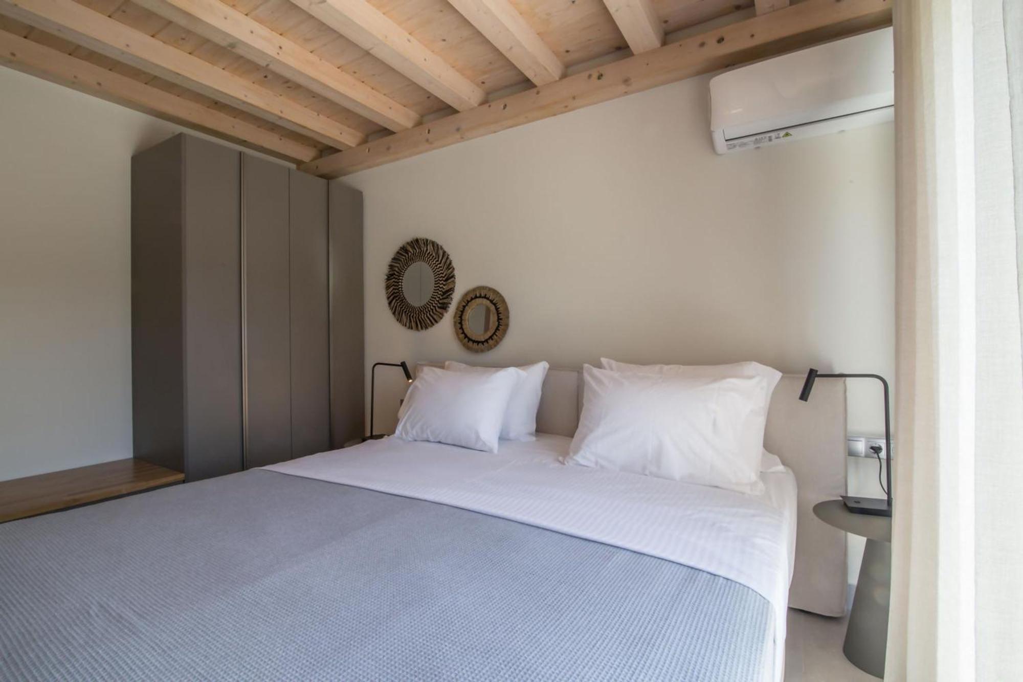 Blue Symphony Suites Apartments نِكيانا المظهر الخارجي الصورة