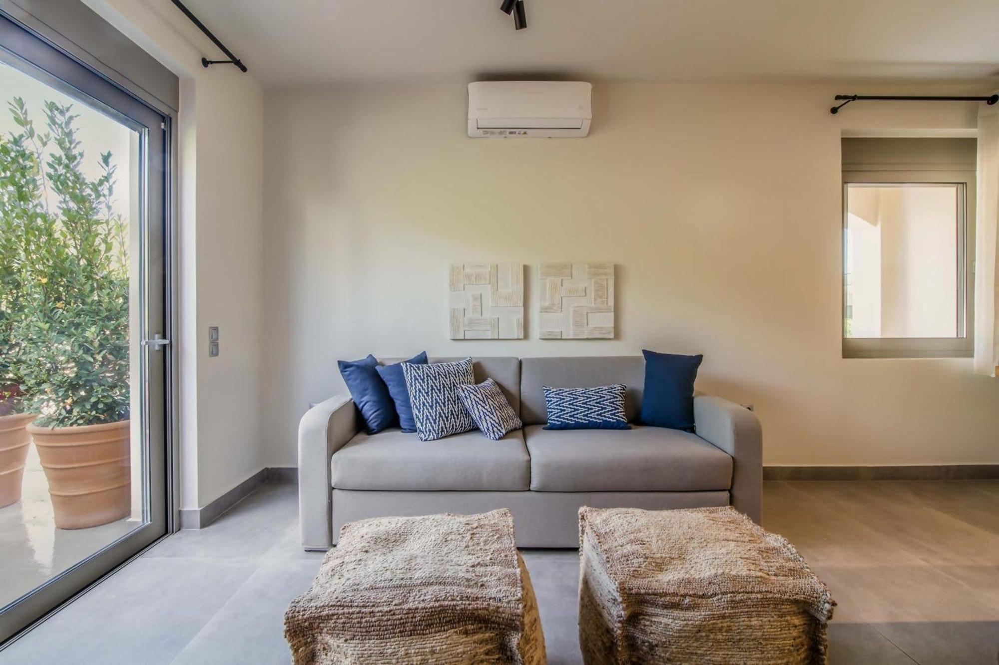 Blue Symphony Suites Apartments نِكيانا المظهر الخارجي الصورة