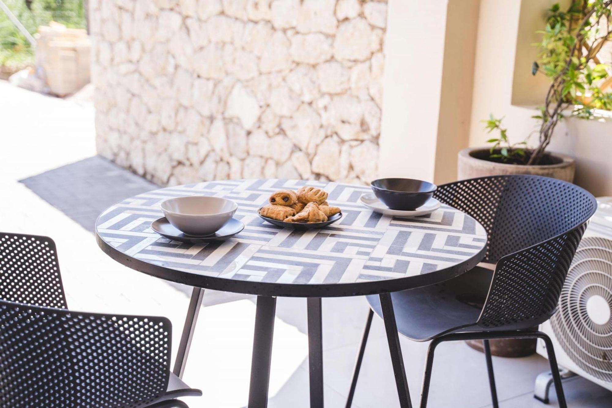 Blue Symphony Suites Apartments نِكيانا المظهر الخارجي الصورة