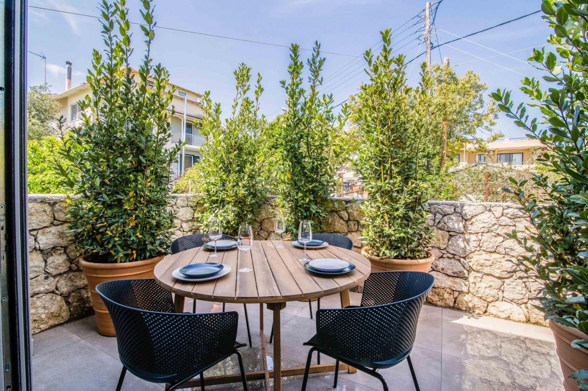 Blue Symphony Suites Apartments نِكيانا المظهر الخارجي الصورة