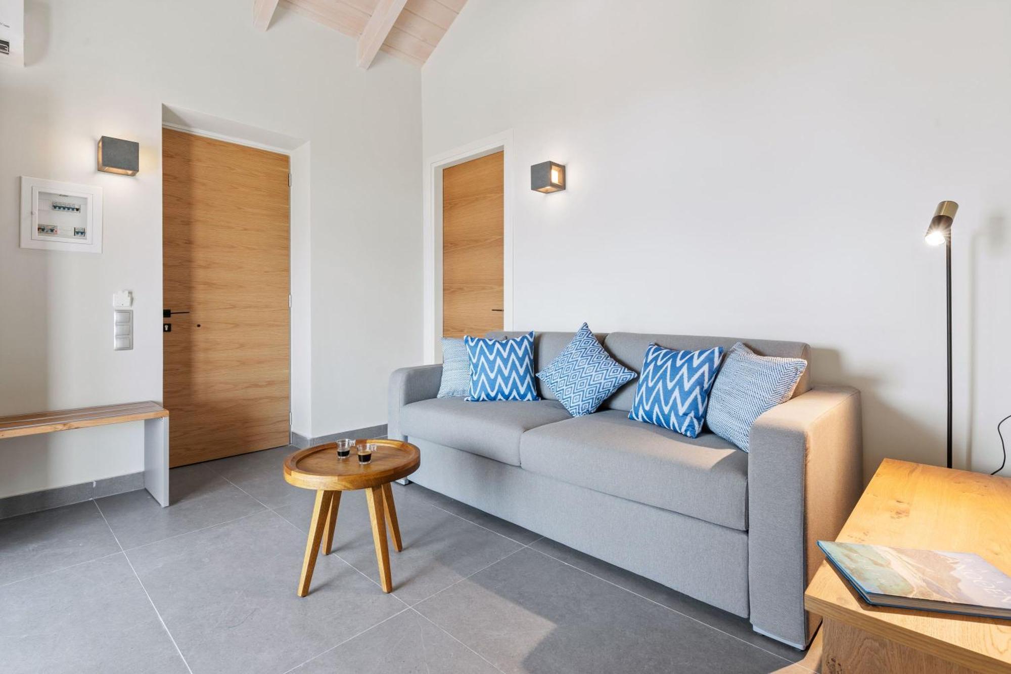 Blue Symphony Suites Apartments نِكيانا المظهر الخارجي الصورة