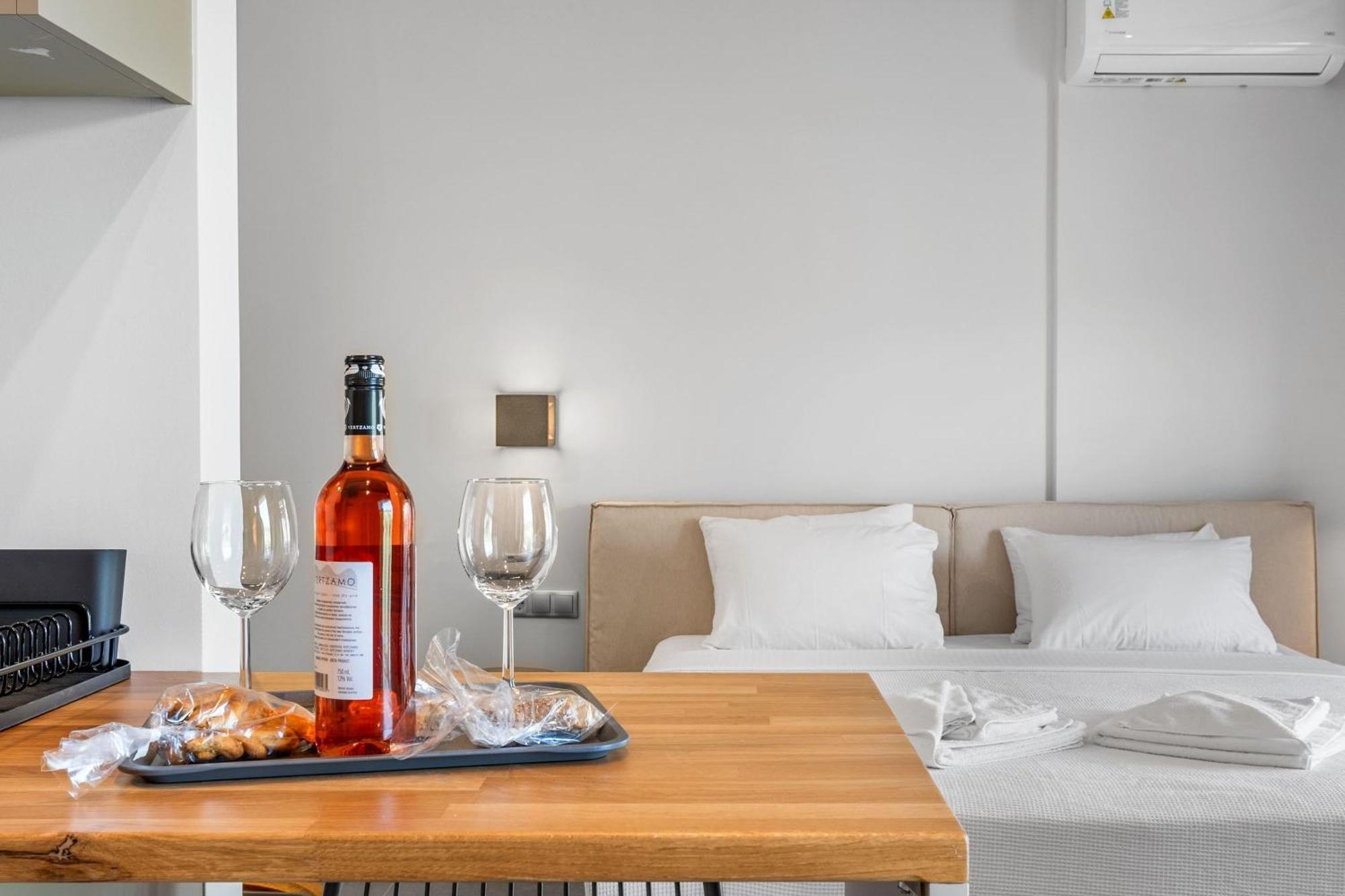 Blue Symphony Suites Apartments نِكيانا المظهر الخارجي الصورة